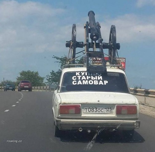 Ruský samovar, ako ruský traktor.